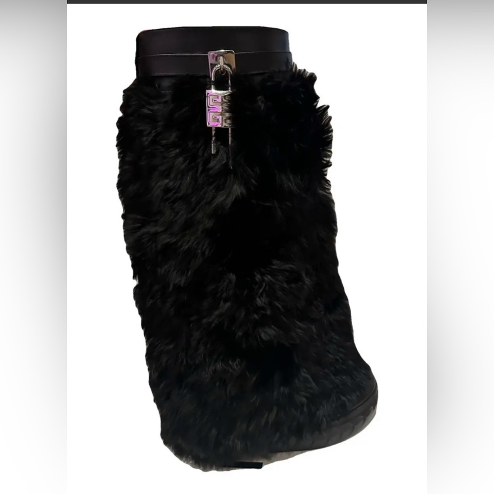 Brand New Givenchy Shark Lock alpaca knee-high boots size 40.
